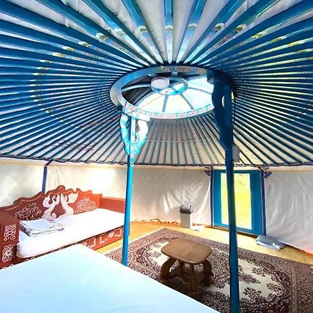 Mongolian Yurt Camp Hotel Cesky Sternberk Exterior foto